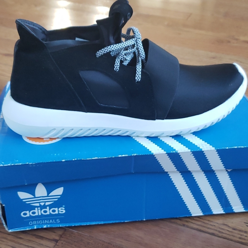 NWT Adidas Tubular Defiant W Core Black/Off White - Picture 3 of 8